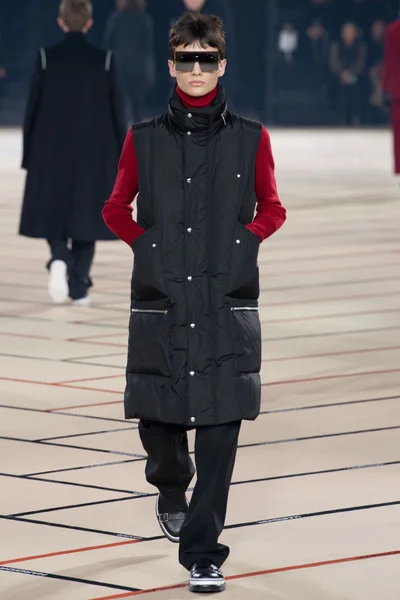 Look 10